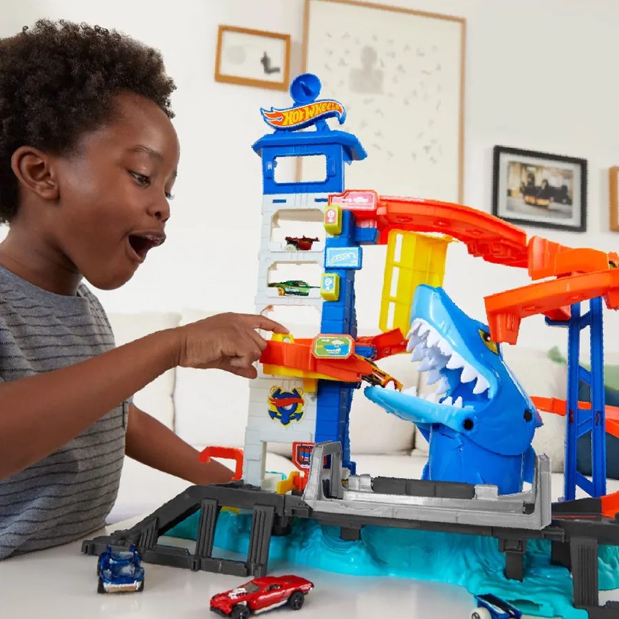 Побег от акулы Автотрек Hot Wheels HDP06