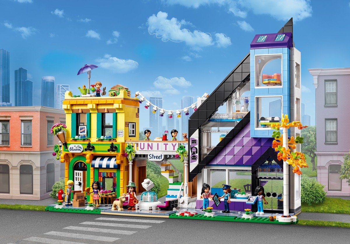 Конструктор Friends Магазины цветов и дизайна в центре совместим с LEGO 41732