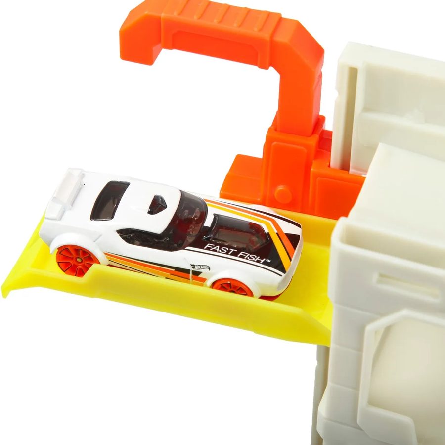 Побег от акулы Автотрек Hot Wheels HDP06