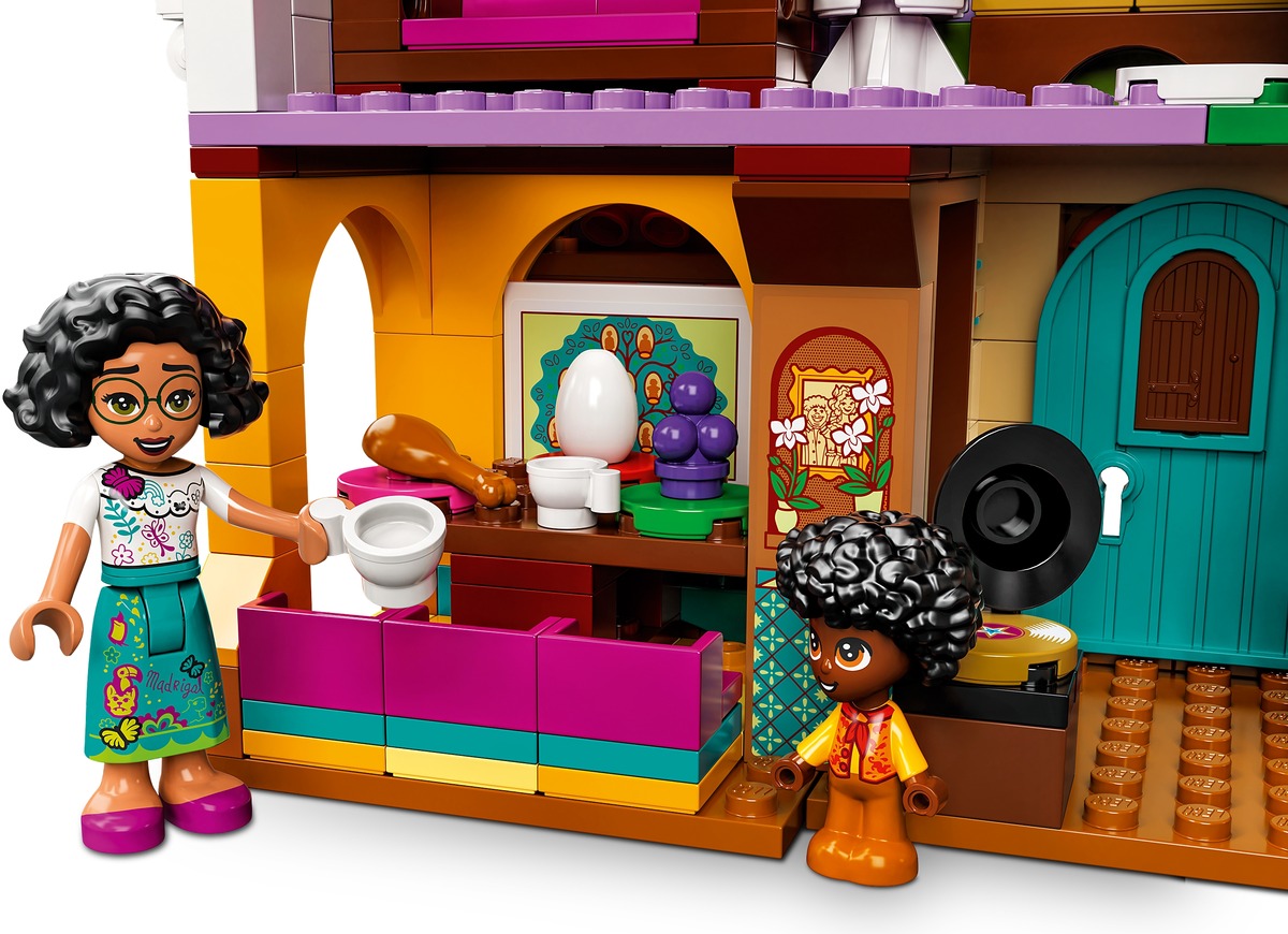 Дом семьи Мадригал Disney Конструктор совместим с LEGO 43202