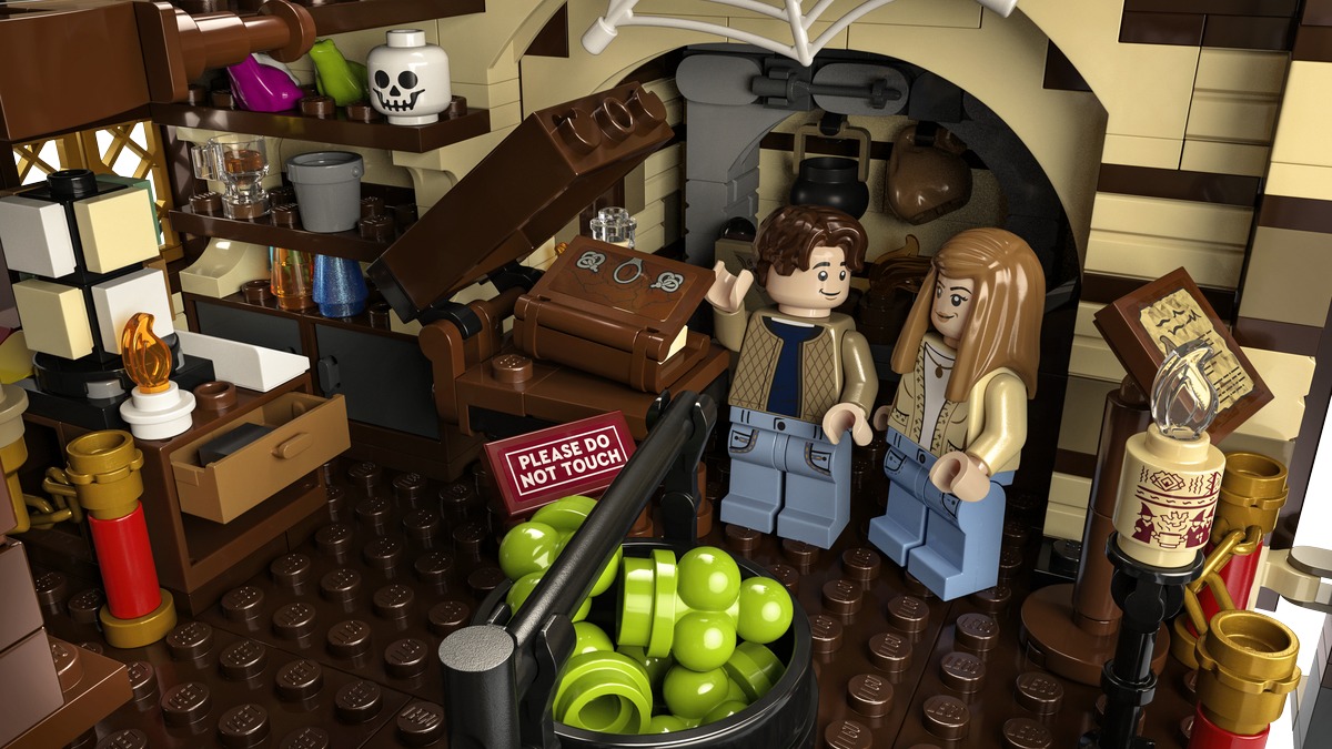 Конструктор Disney Фокус-Покус: Коттедж сестер Сандерсон совместим с LEGO 21341